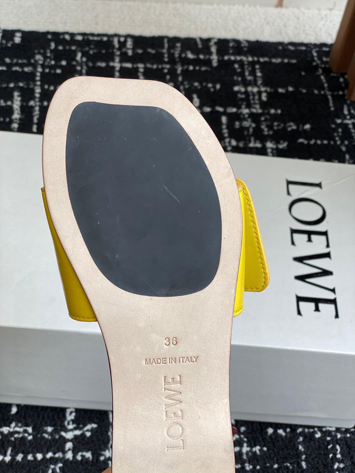 Loewe-slippers 25ss Yellow Spring/Summer New Flat Slippers