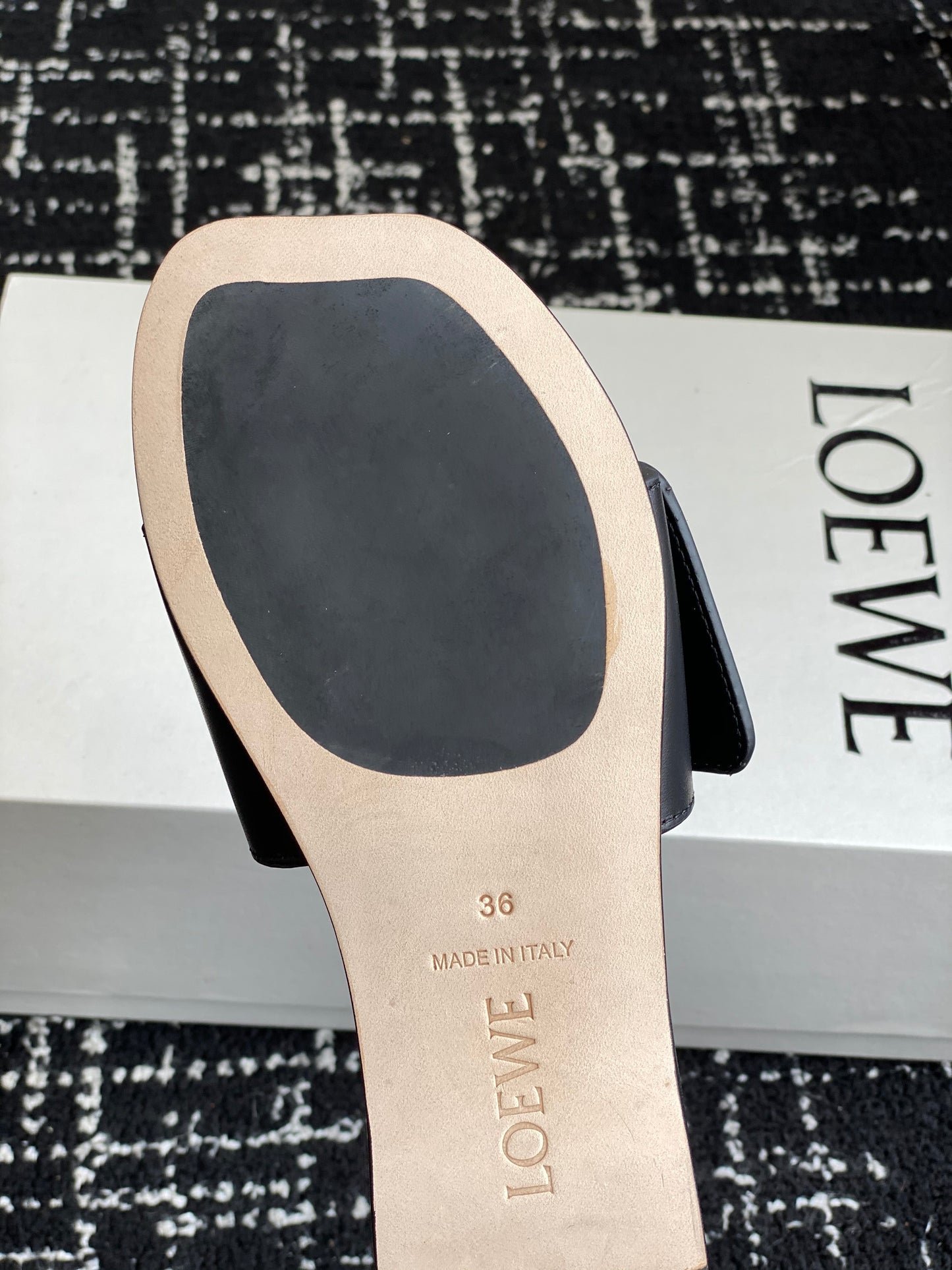 Loewe-slippers 25ss Black Spring/Summer New Flat Slippers