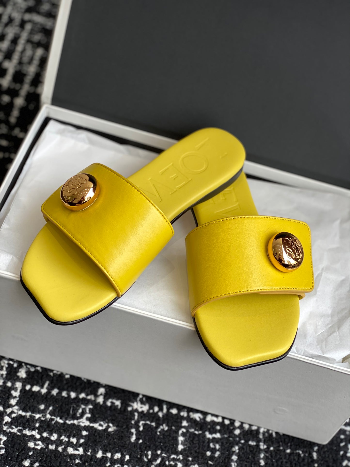 Loewe-slippers 25ss Yellow Spring/Summer New Flat Slippers